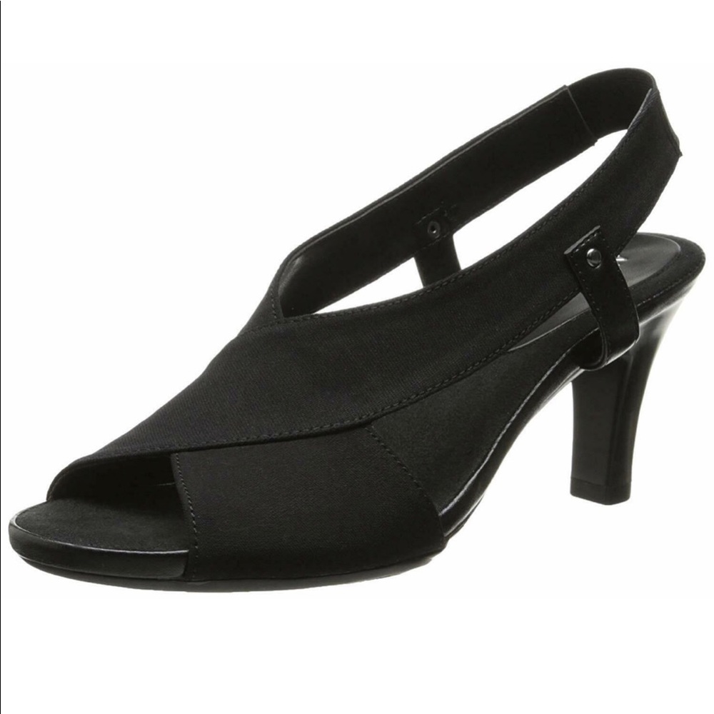 Aerosols “Rewrote” fabric sandals